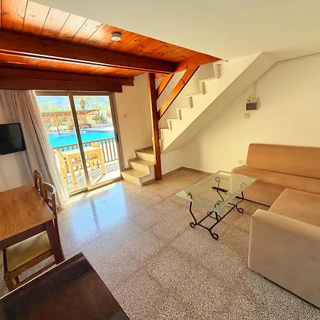 The Horse Farm Aparthotel Agios Georgios (Kyrenia)