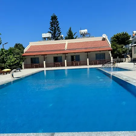 The Horse Farm Aparthotel 3*